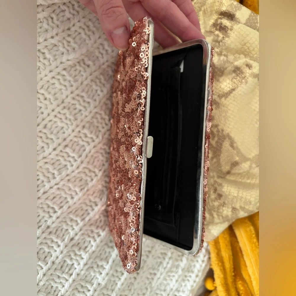 Sequined Wallet, Rose Gold!! - Picture 4 of 7